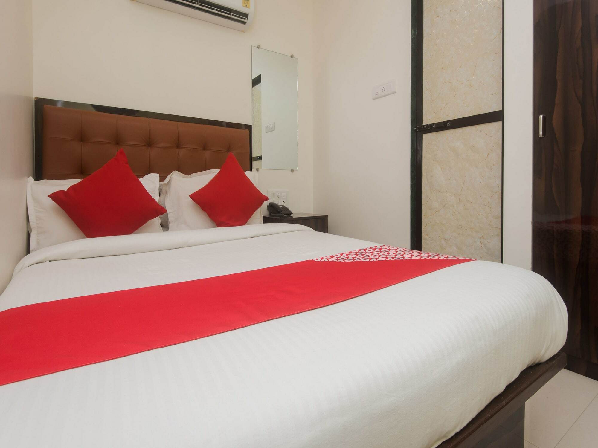Hotel Mantra Residency Bombaim Exterior foto